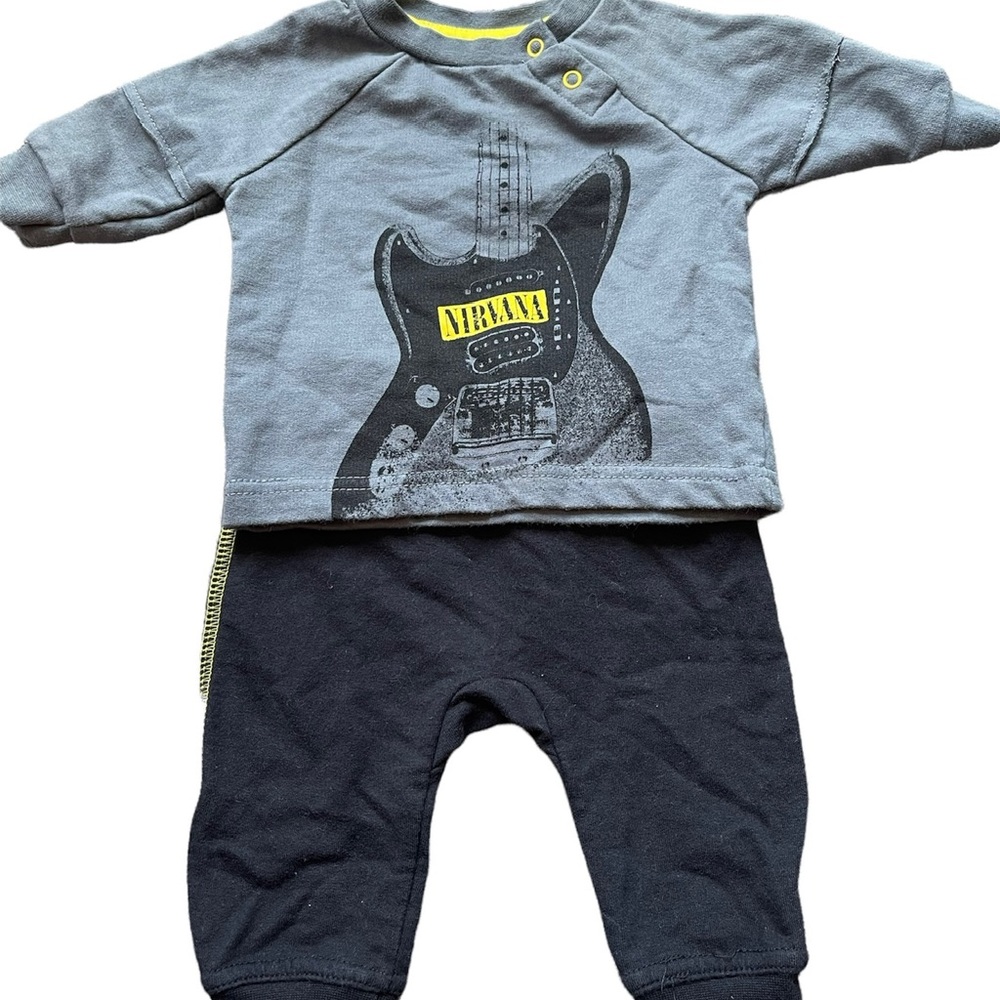 Nirvana pants and shirt size 0-3 missing string in pants